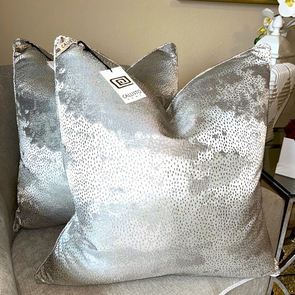 Callisto Home Other - 1-NWT CALLISTO HOME DECORATIVE PILLOW (Please read description for details)